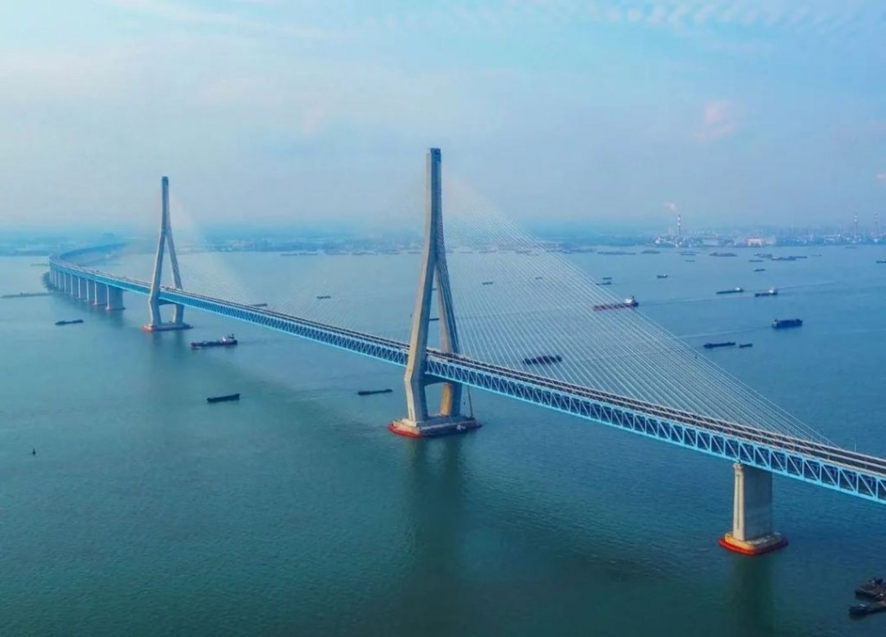中国桥梁丨沪苏通长江公铁大桥  创新突破,助力交通强国.