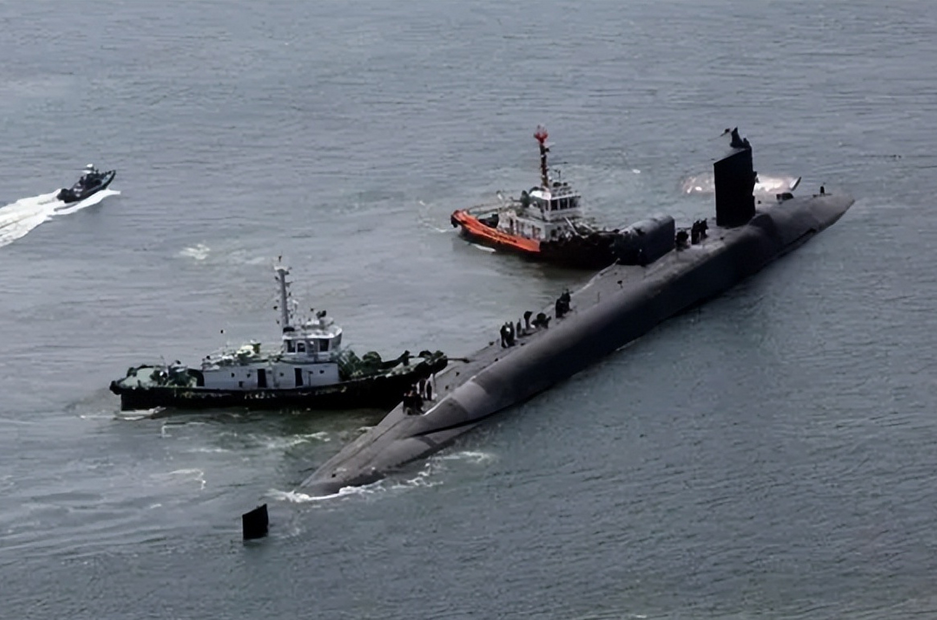 时隔42年美国"俄亥俄"级战略核潜艇"肯塔基"号再次停靠韩国釜山港