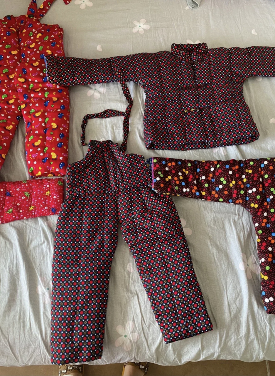 80多岁的奶奶用了三个月时间,给我闺女做了棉花的大棉袄大棉裤,我感动