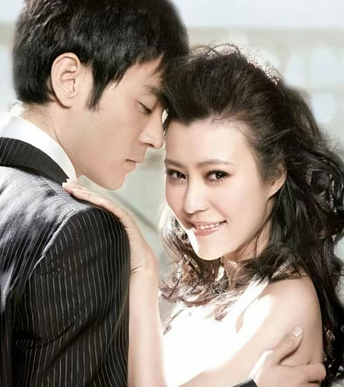 42岁李光洁七夕节官宣老婆怀二胎,隋雨蒙肚大如箩,身材依旧纤瘦