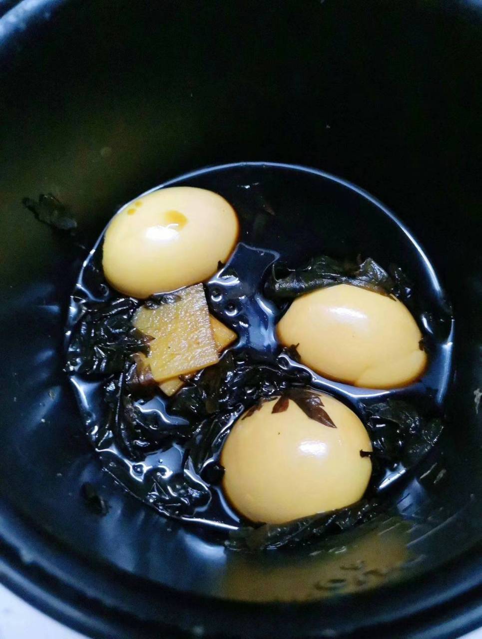 妇幼保健院给的建议 月经不调 艾草煮鸡蛋:艾叶切碎,水煮开后倒入艾叶