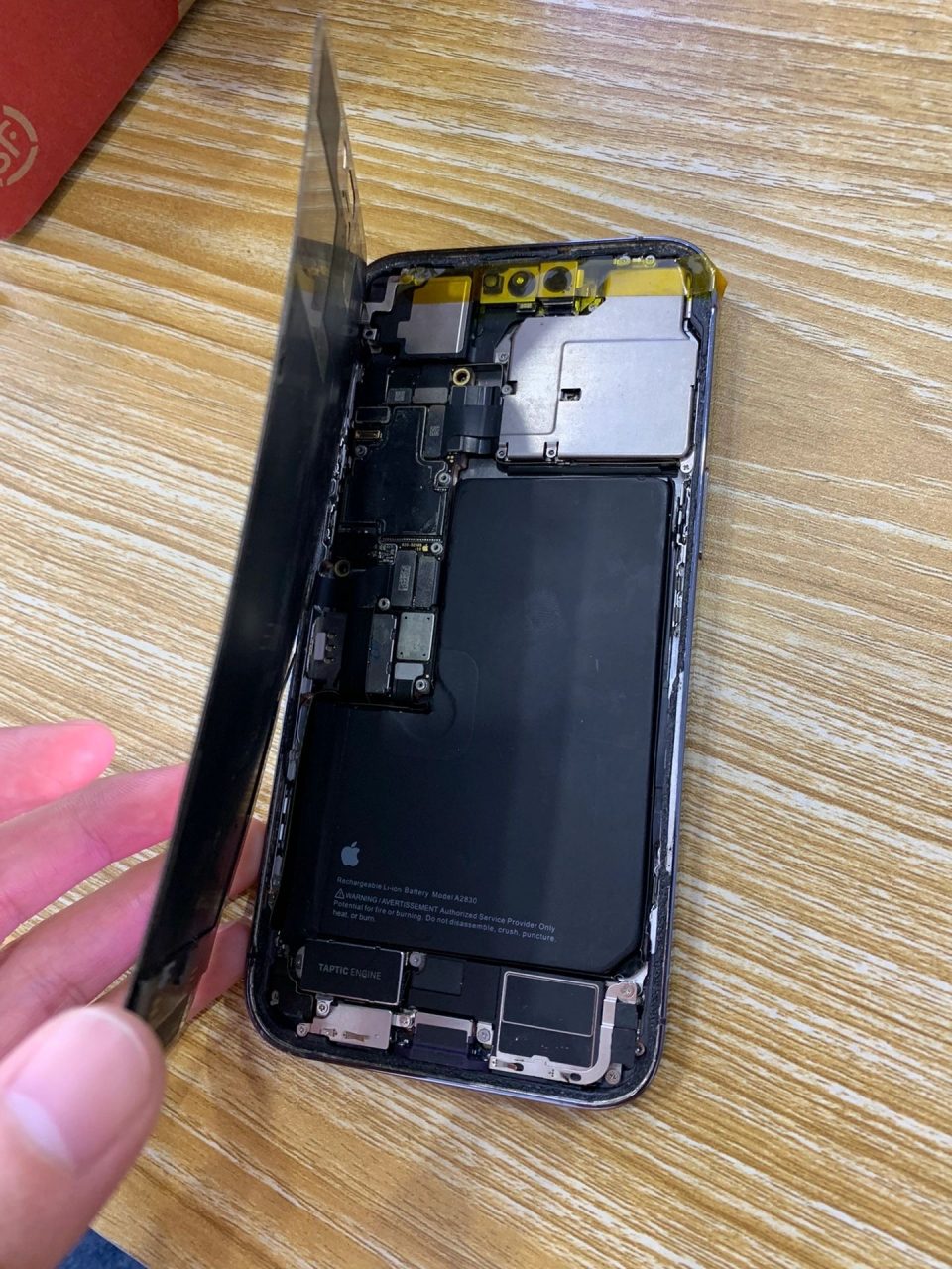三星屏幕可以说是最牛了吧  iphone14pro max屏幕造成这样了,还能正常