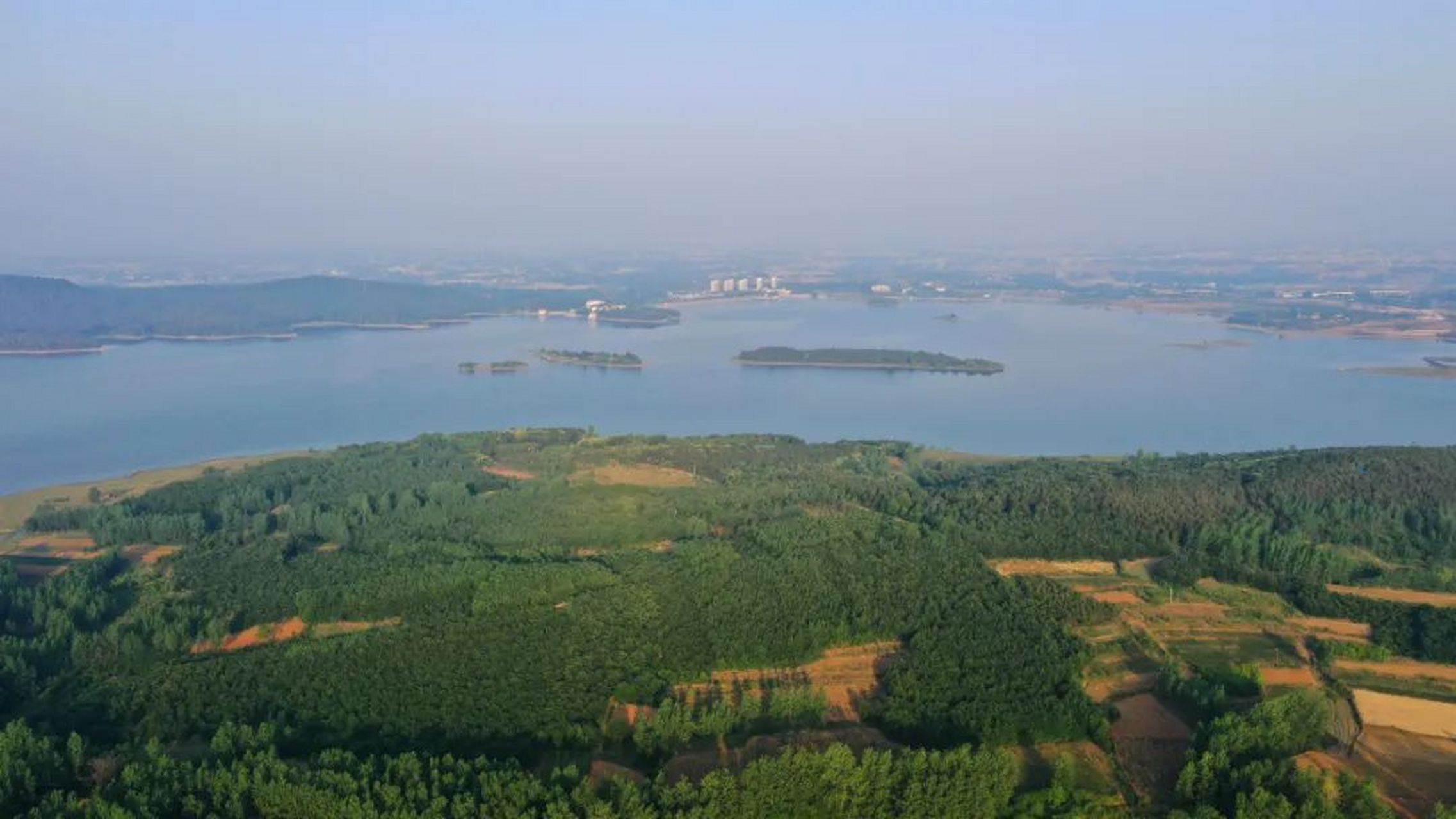 河南省驻马店市有三大湖泊,铜山湖是其中之一也是我最喜爱的一个.