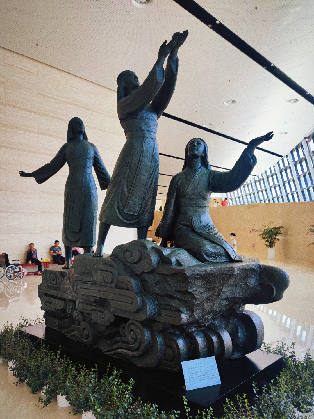 商都是比殷墟还要早的商代古城市遗址,距今已有3600年的历史