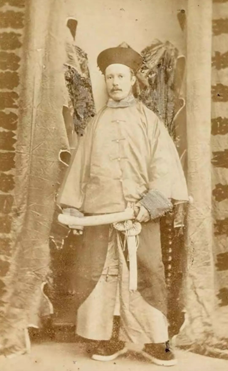 穿黄马褂的洋枪队将领戈登.