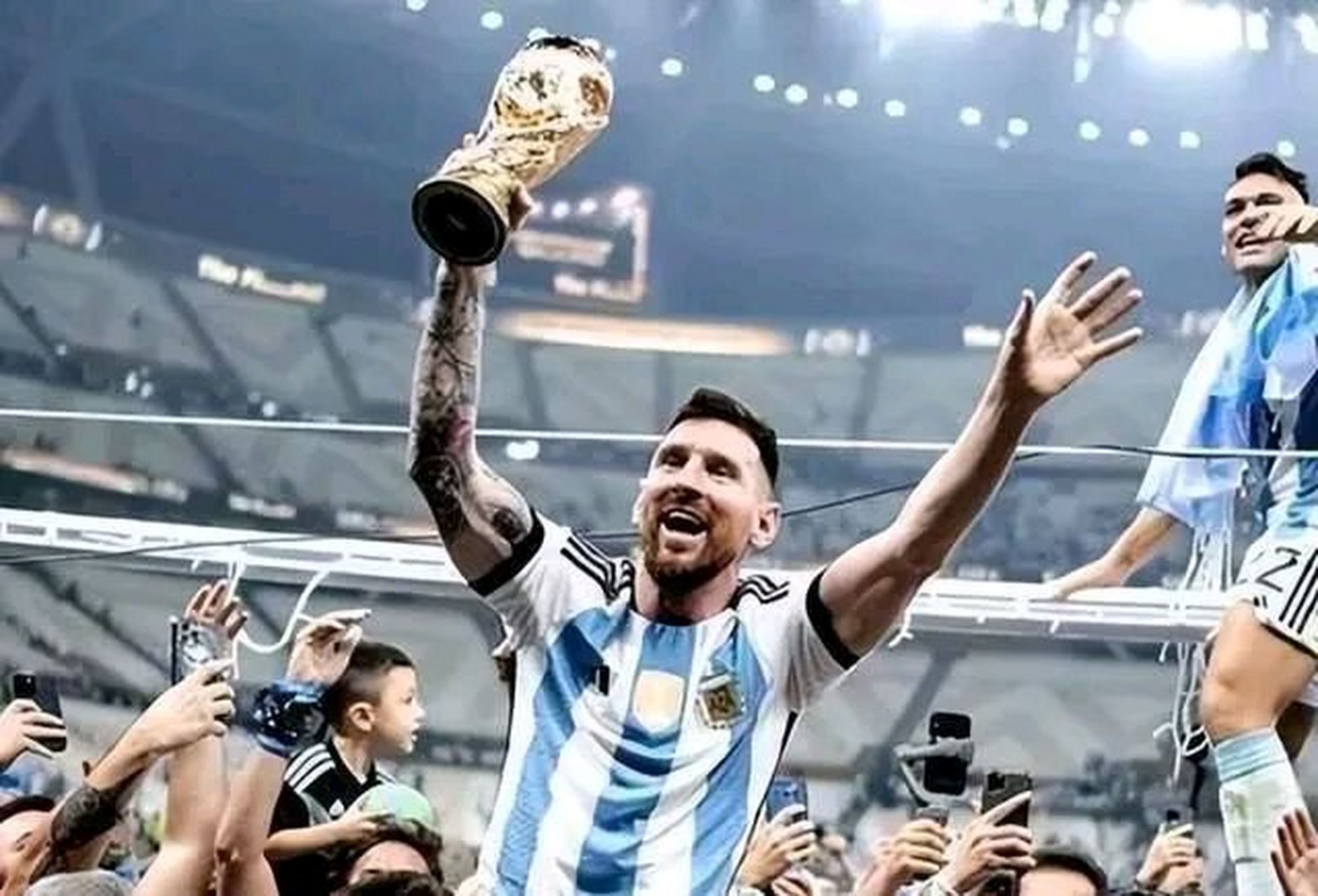 全网都在等待梅西做出决定:  巴萨提供一份年薪2500万欧元1 1合同