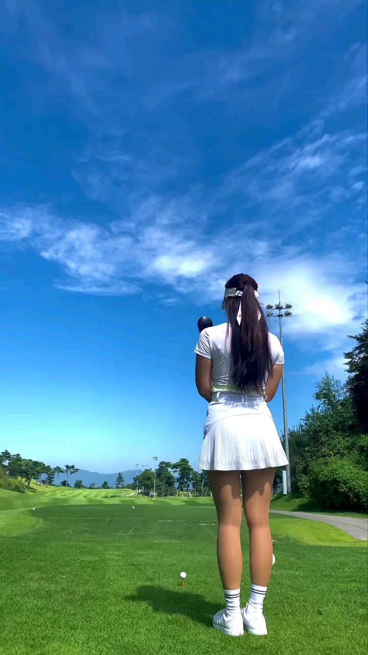 美女与高尔夫