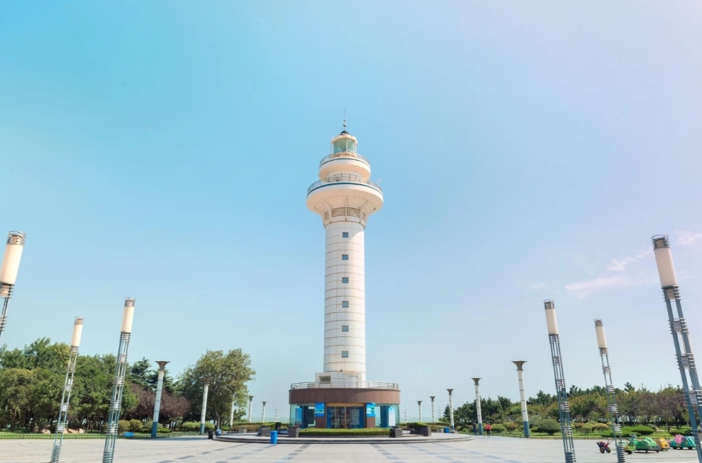日照市东港区灯塔风景区是一个集自然景观,历史文化,现代旅游,休闲