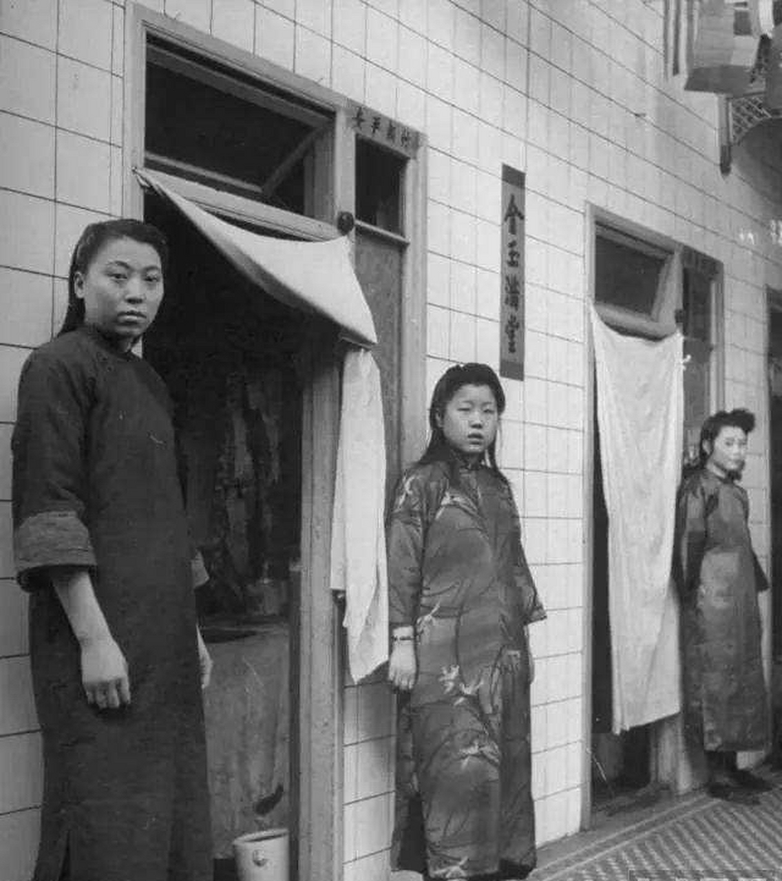 老舍笔下旧社会妓女的内心独白描写揭示了,一日失足,终身难回头.