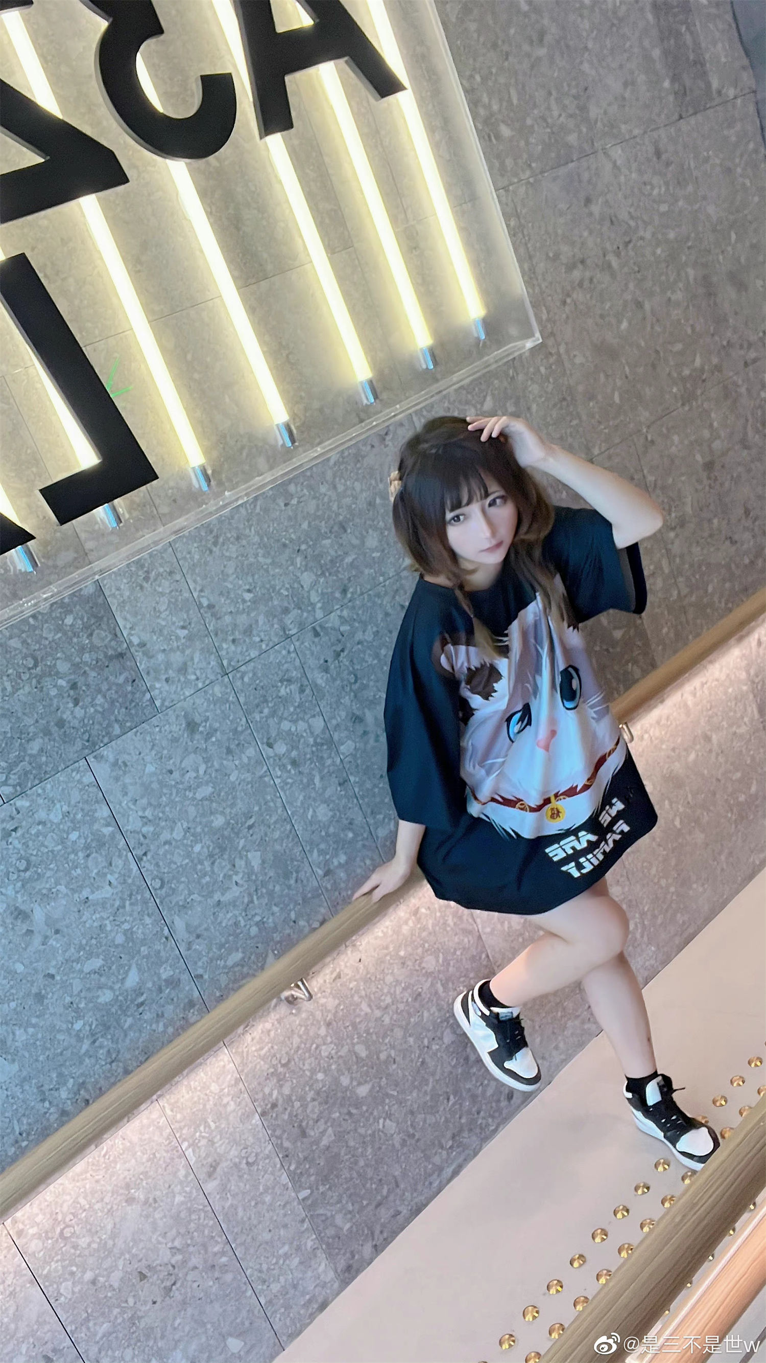 是三不是世w个人资料，一个可爱的甜酷少女