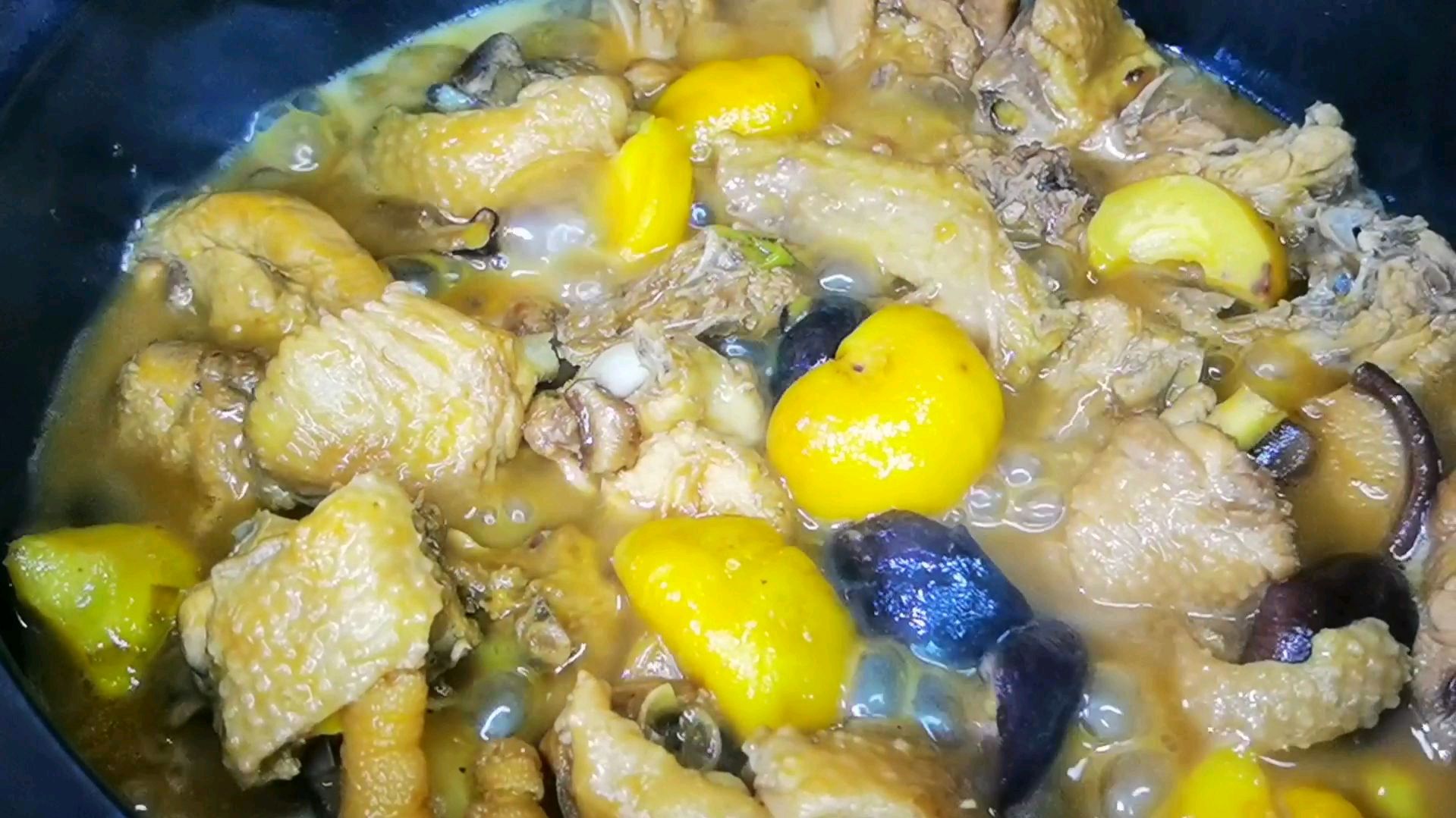 教你板栗炖鸡的做法诀窍，鸡肉鲜香，板栗粉糯，一大碗不够吃