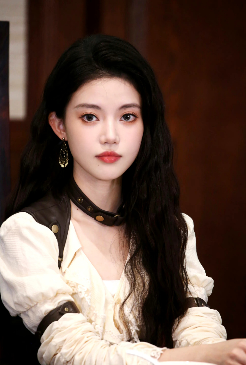 养眼美女# 孙珍妮九宫格美图[爱你]