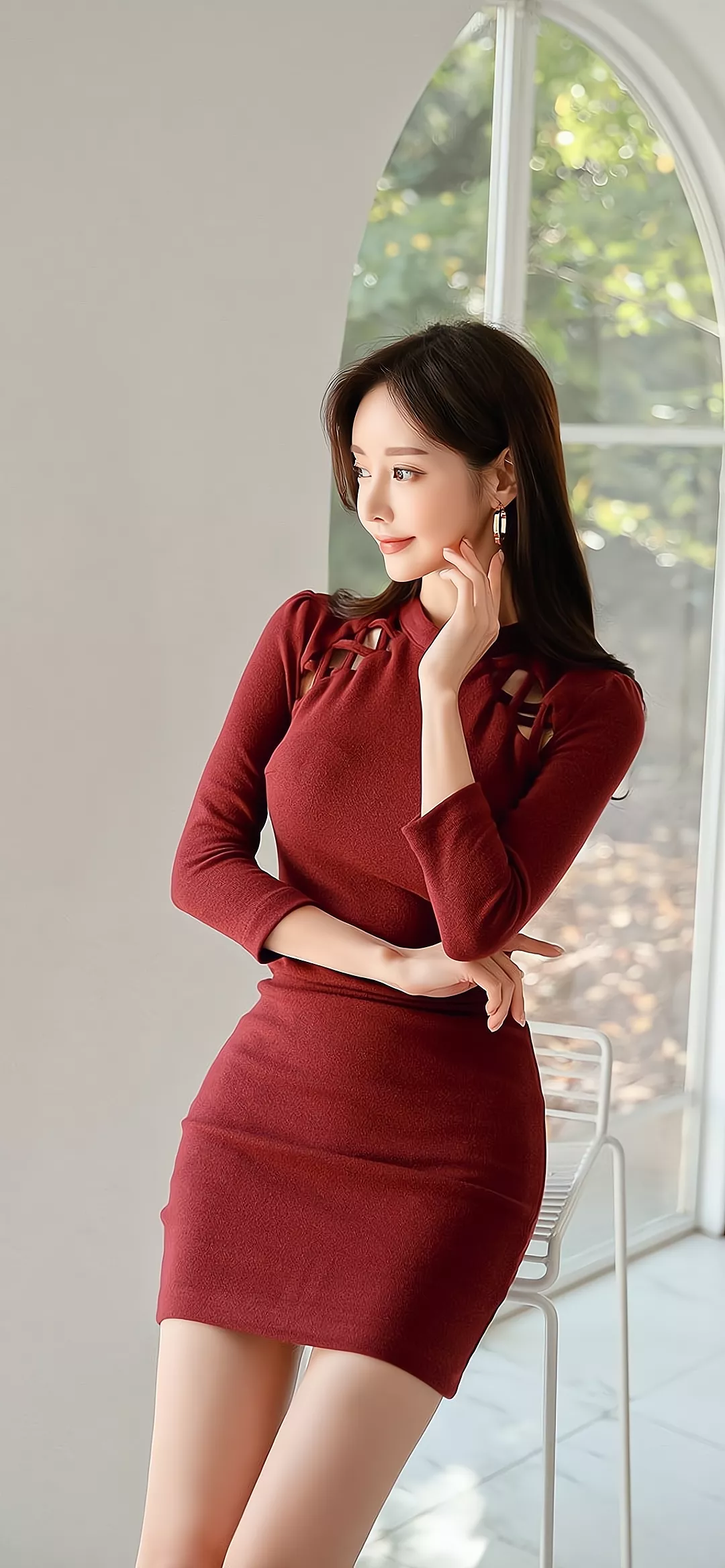 孙允珠:枣红色诱惑束腰修身包臀裙穿搭,性感迷人