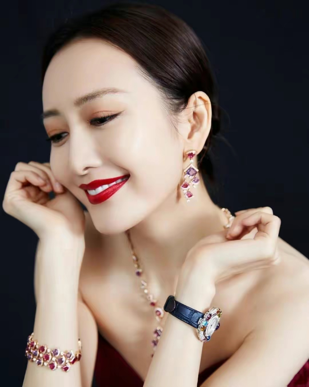 王鸥这身立体花朵裙,真是漂亮,迷人优雅又高贵!