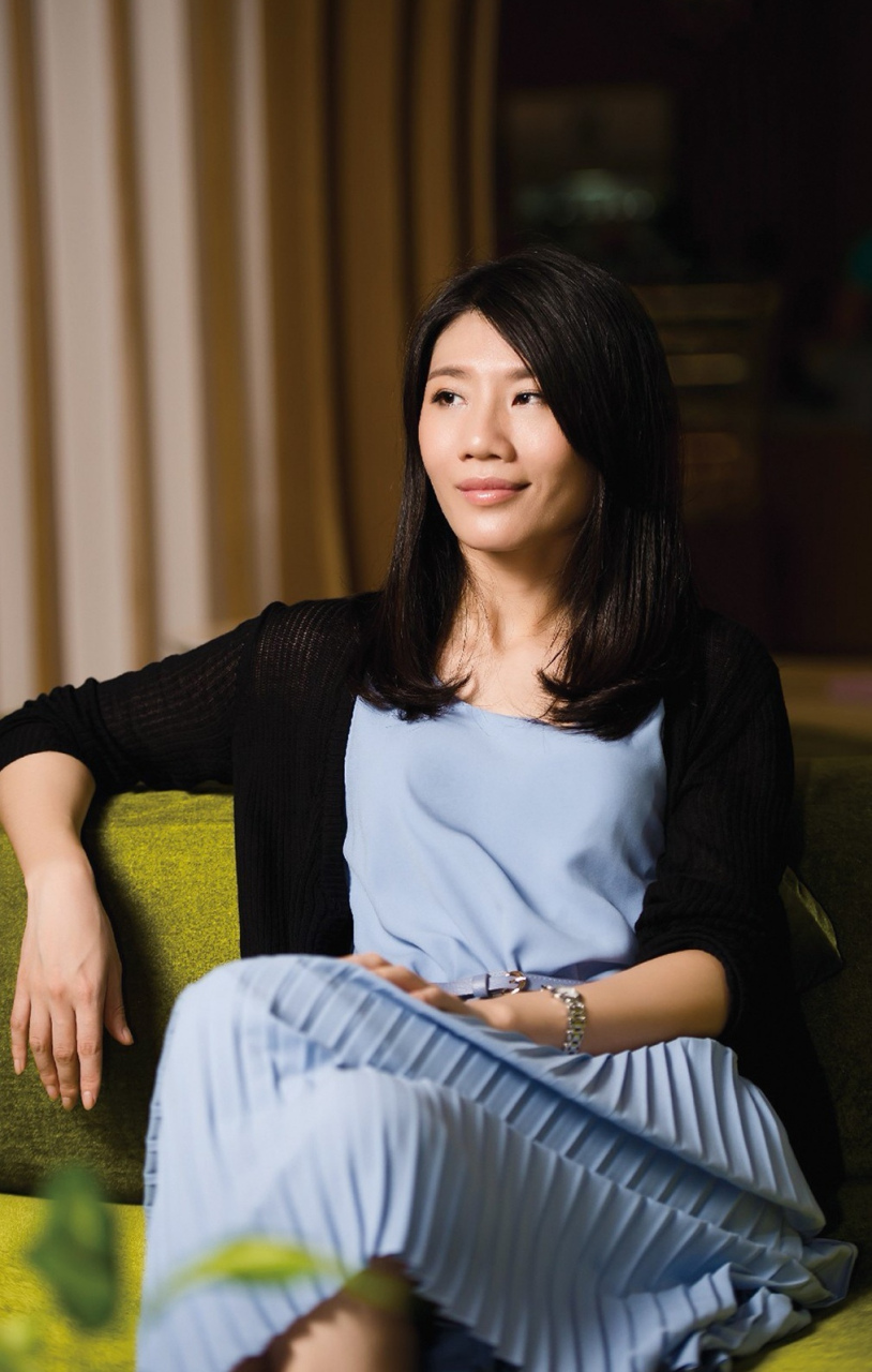 苏岑说:"人到中年若无一身怨气,这就叫不油腻.