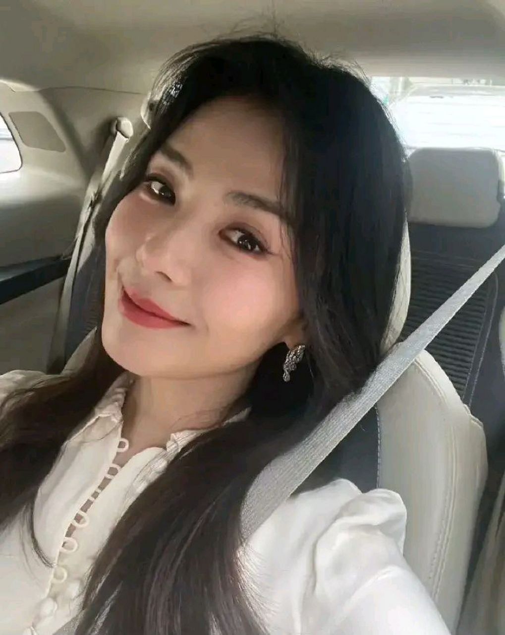 刘涛生图好苍老啊,虽然没有一丝皱纹,但年龄感溢出屏幕,一看就是年过