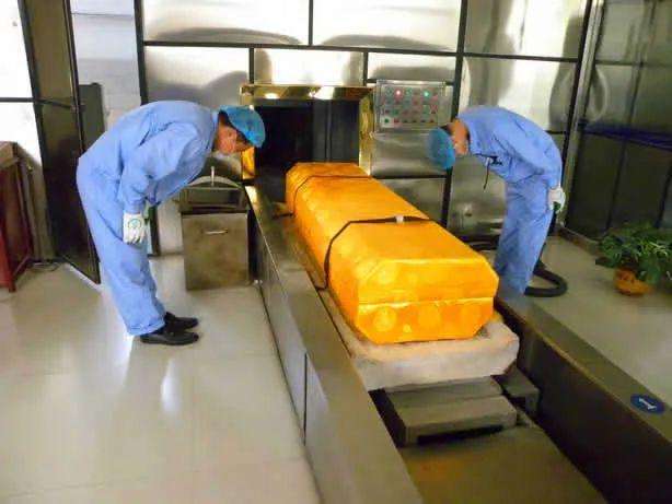 为什么人死后一定要火化,火化政策是从哪年开始实行的?