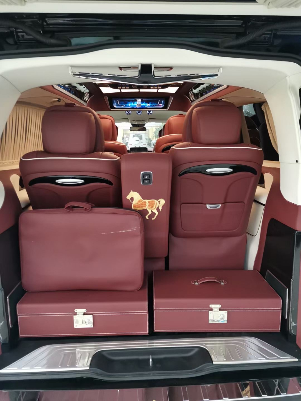 奔驰v260改造圣母峰商务车