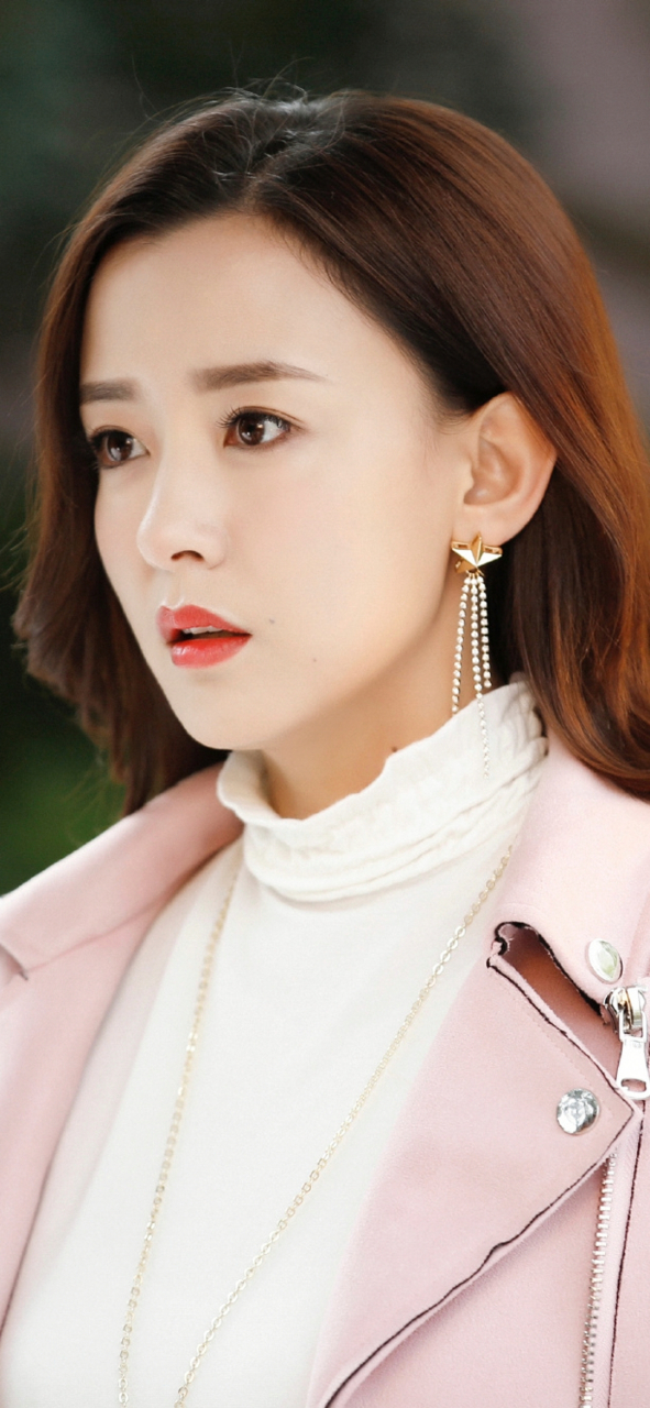 演员周奇奇在影视中美丽动人的九个瞬间,每一张都触动你的心灵!