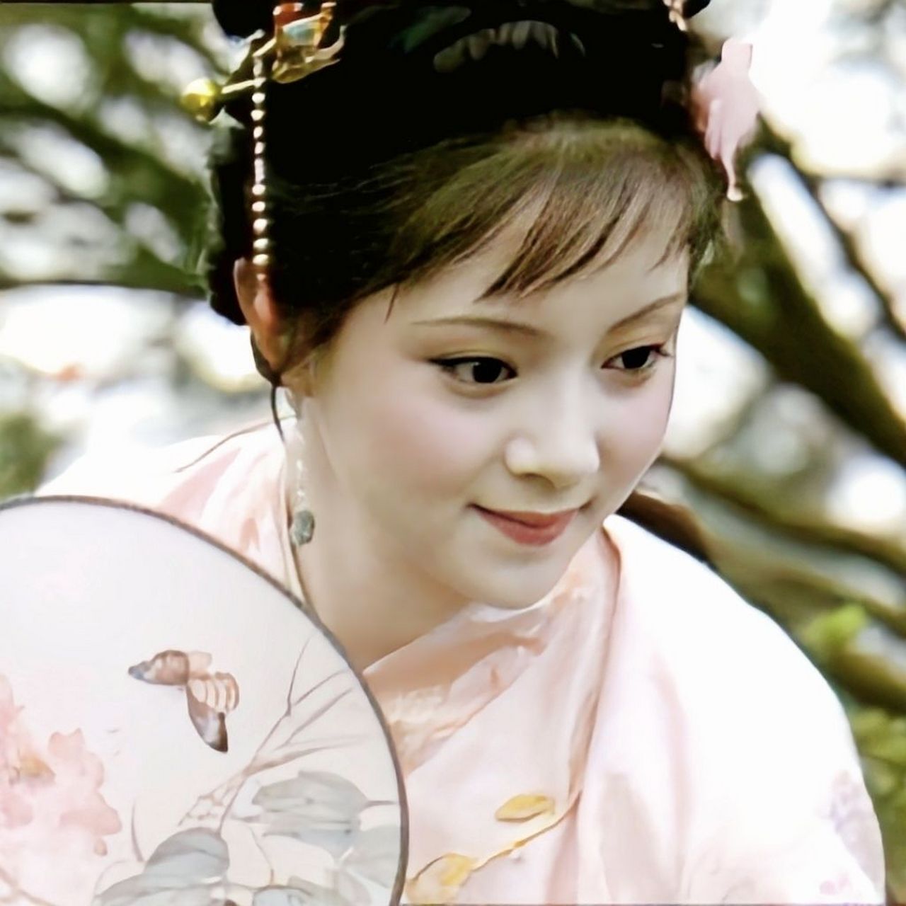 10版也不是不美,主要还是选角的问题,不是宝钗扑蝶,是李沁扑蝶#红楼梦