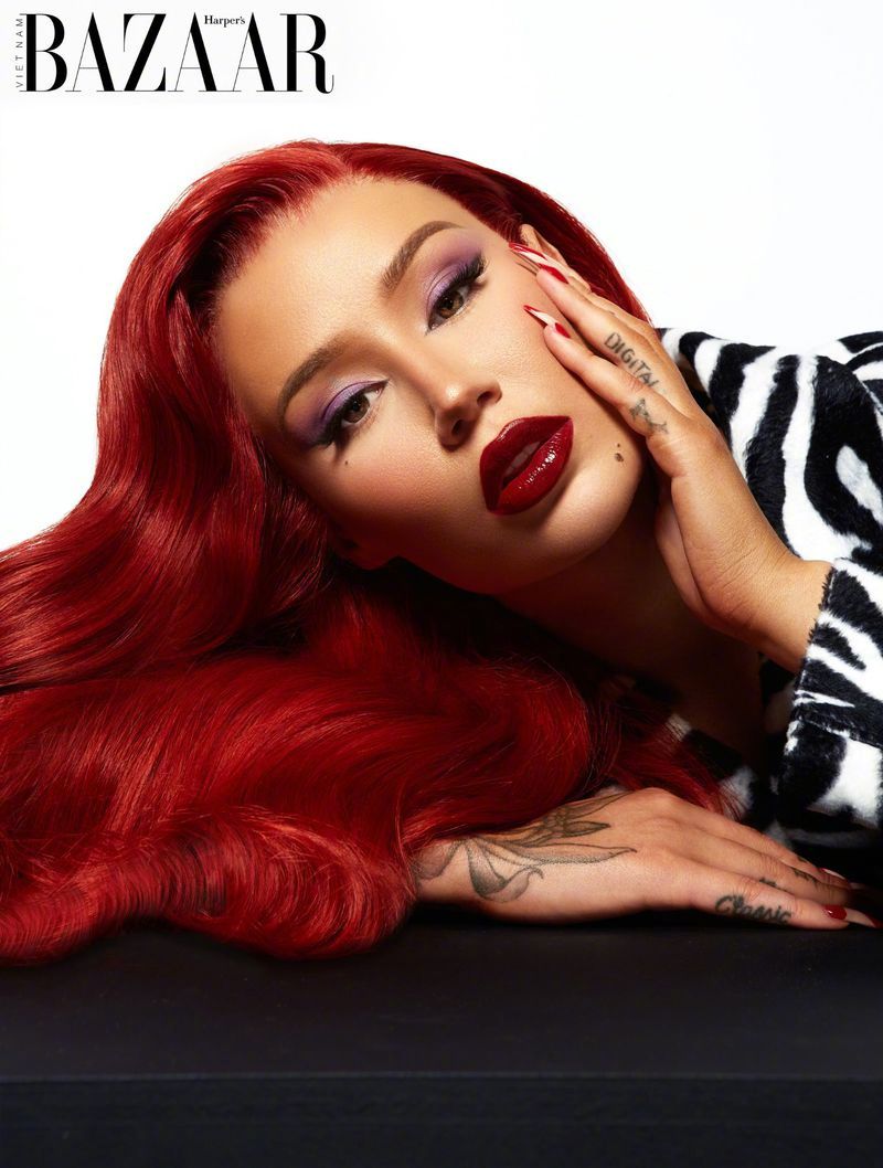 澳大利亚当红说唱女歌手iggy azalea登封harpers bazaar vietnam