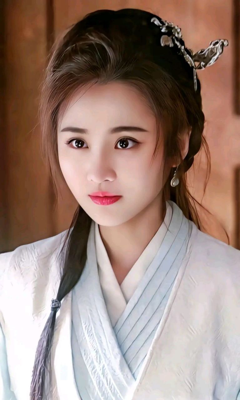 张慧雯古装造型清纯唯美,有江南姑娘的温柔,又有侠女的坚韧#你心中的