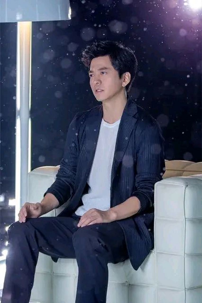 "  周杰伦哈林用一副八卦的表情等着李健的"金句",可李健的回答他们