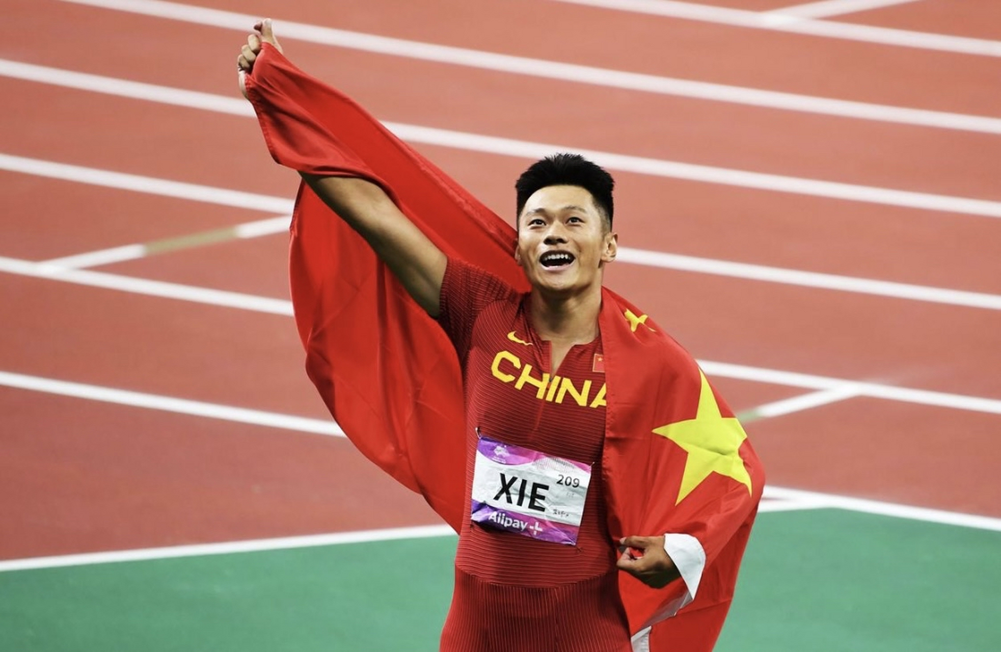 中国短跑名将谢震业在杭州亚运会上创造了历史 中国短跑名将谢震业在