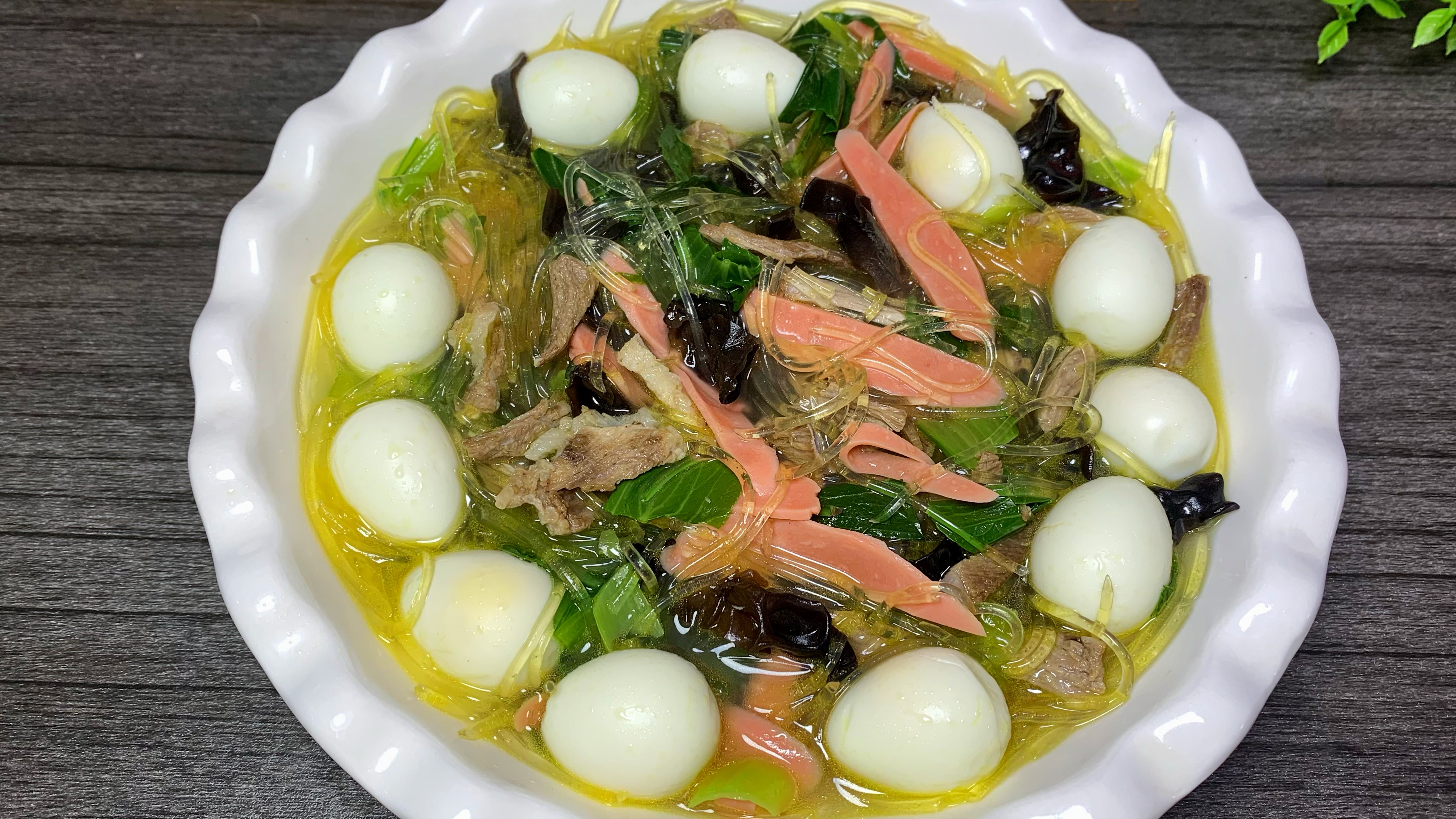 江苏盐城特色美食,肉丝鱼翅粉丝汤,味道鲜美,还是小时候的味道