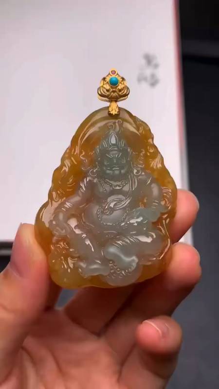 随形黄财神,种老起胶油性十足,底装细腻,整体尺寸60-38.7-10.