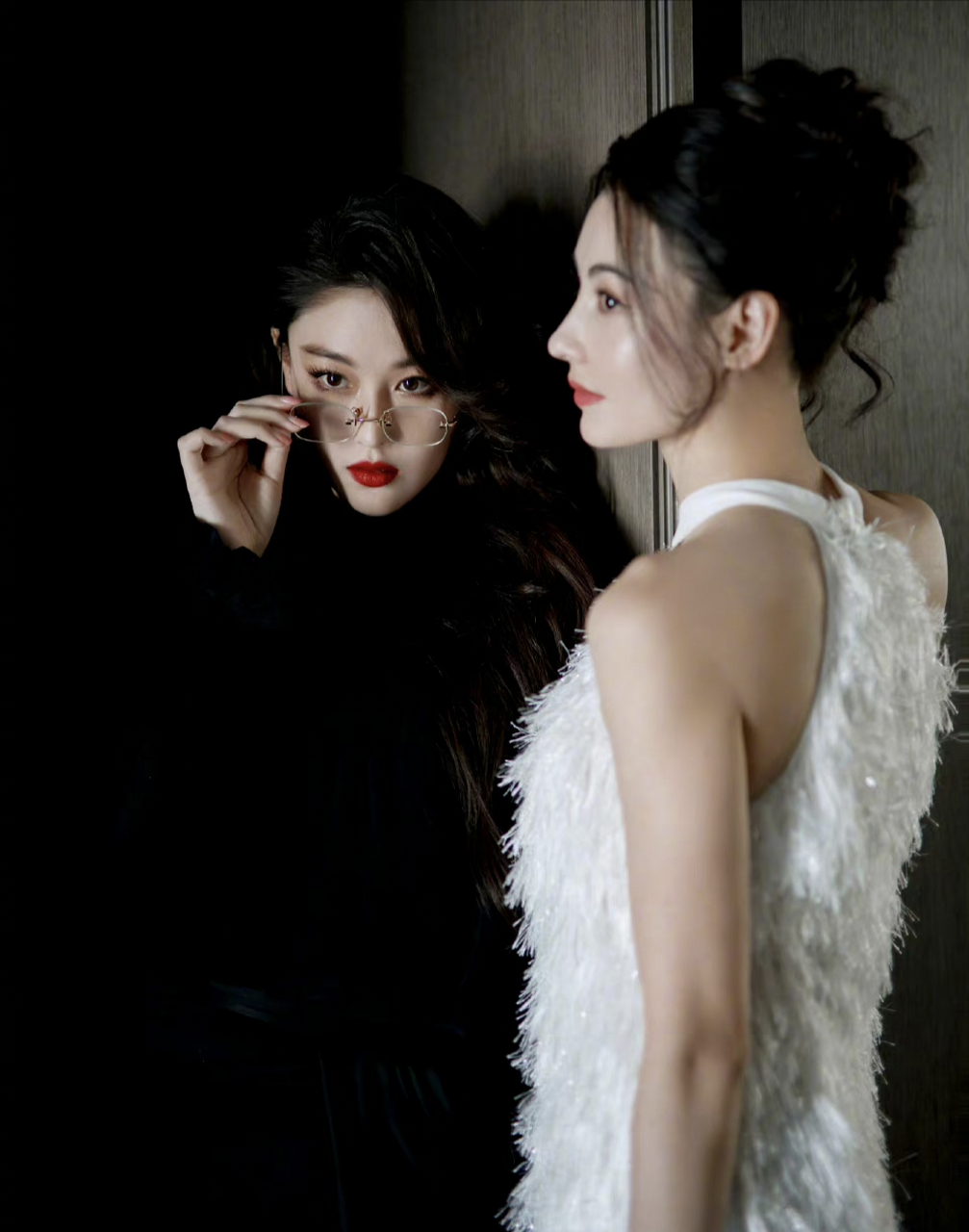 张馨予和张柏芝黑白配,都好美啊,但是又好像一个帅一个甜,难怪她们