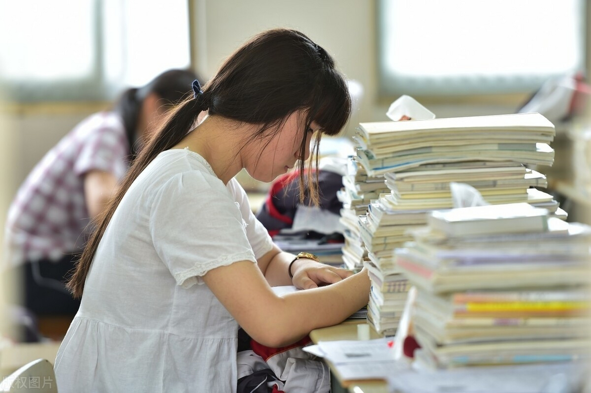 学习知识是通过掌握新的概念,理论和技能以提高个人的教育水平或职业