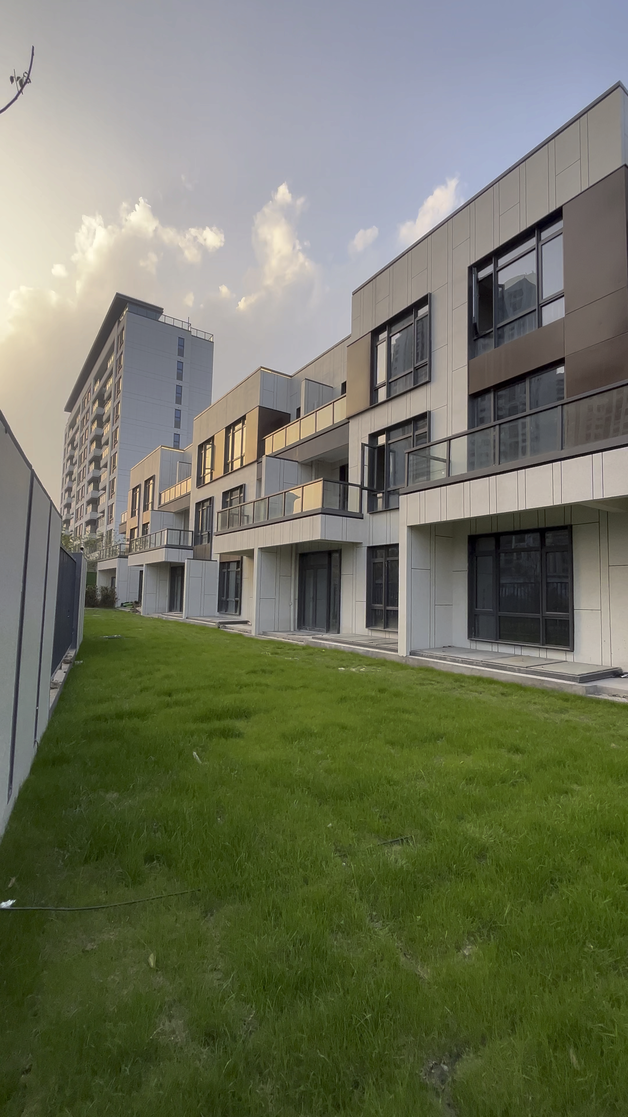 湖州南浔城区的现房联排别墅,新黄浦玉象府