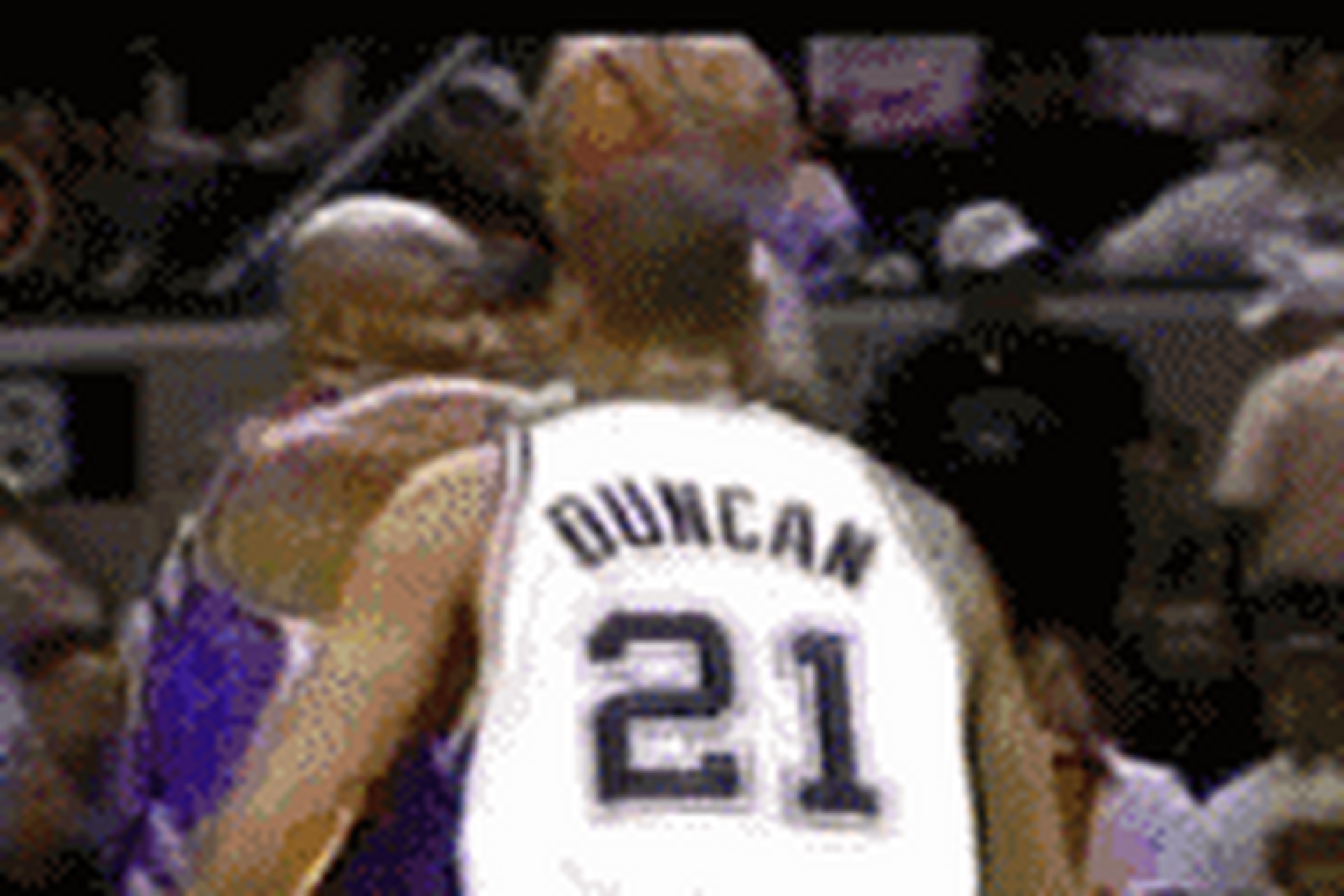 来尝一尝"邮差"卡尔马龙的铁肘,这一肘子下去,你可能会死