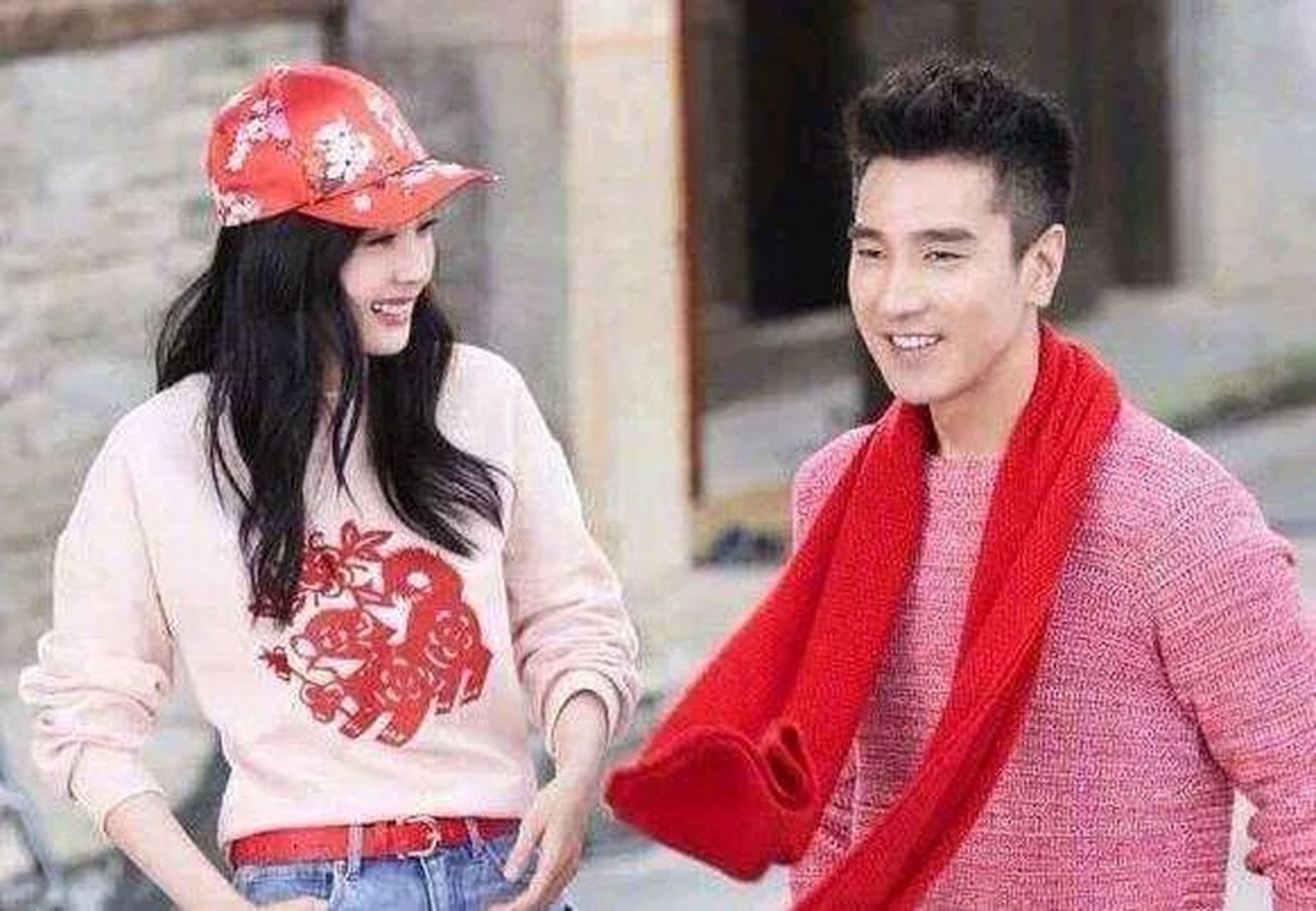 看杨幂的眼神,当年一定是喜欢过赵又廷的.