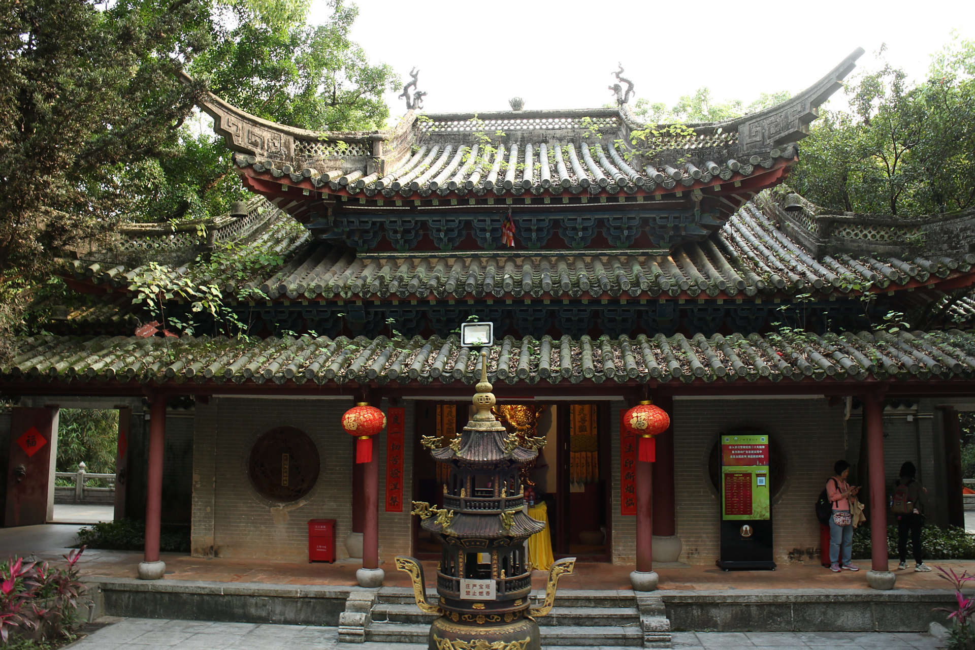 广州白云山上一景——能仁寺        能仁寺为佛教寺院,占地面积为100