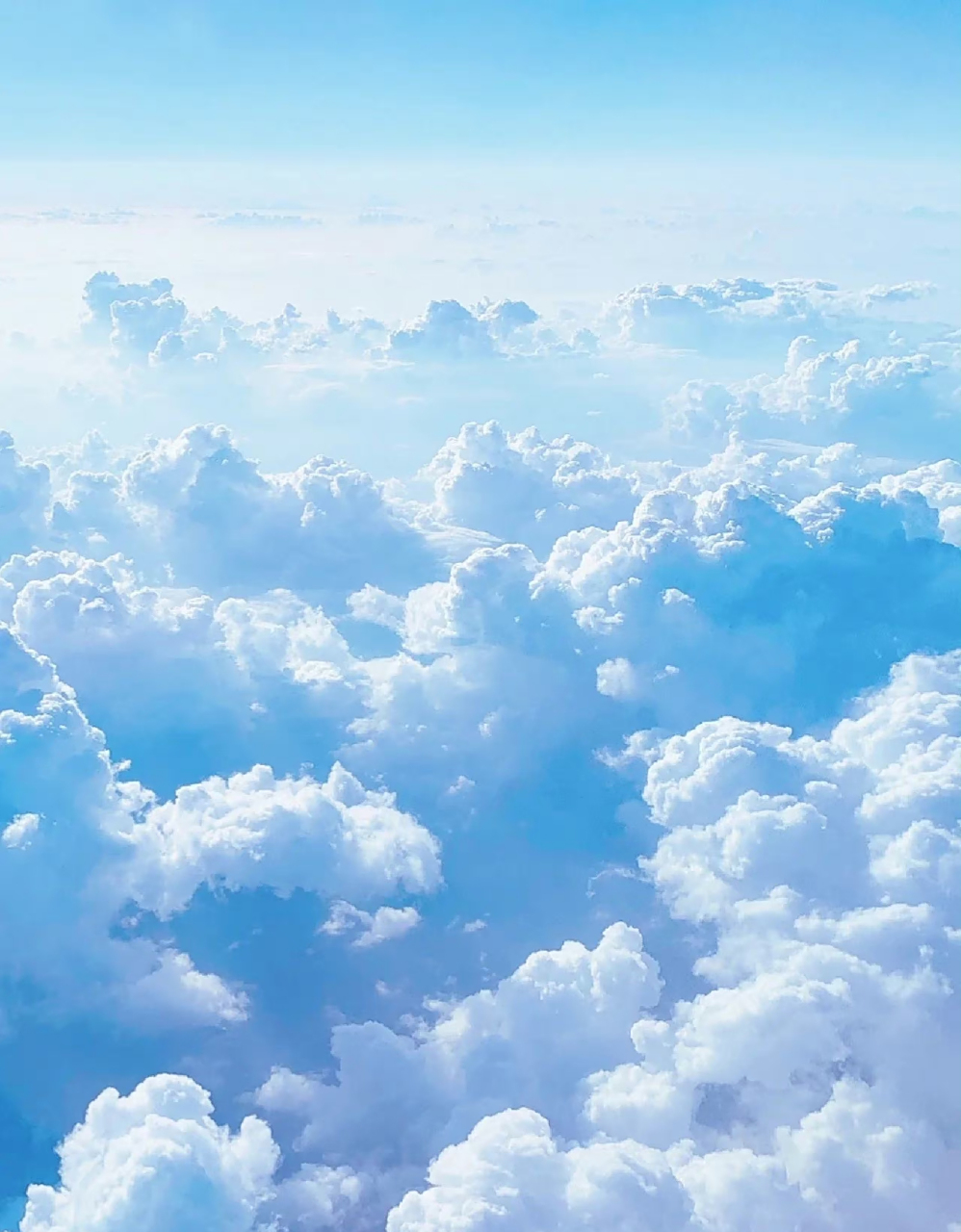 "夏天的每一朵云都是天空带来的惊喜.