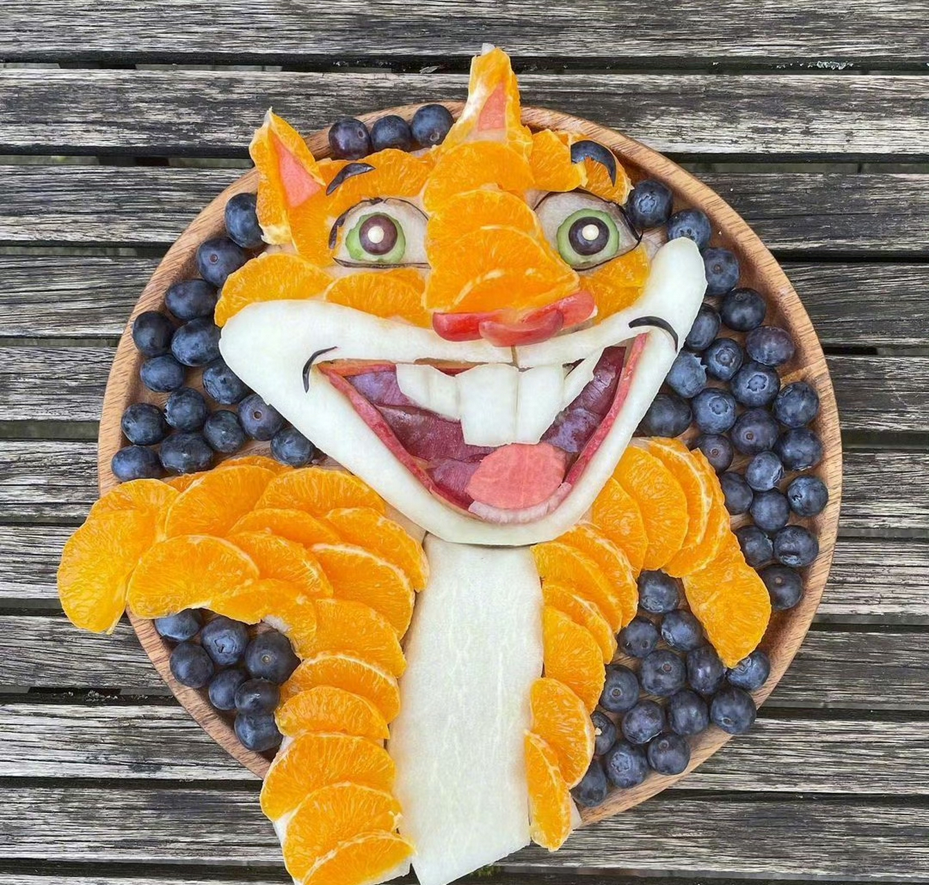 可爱的动物水果拼盘.