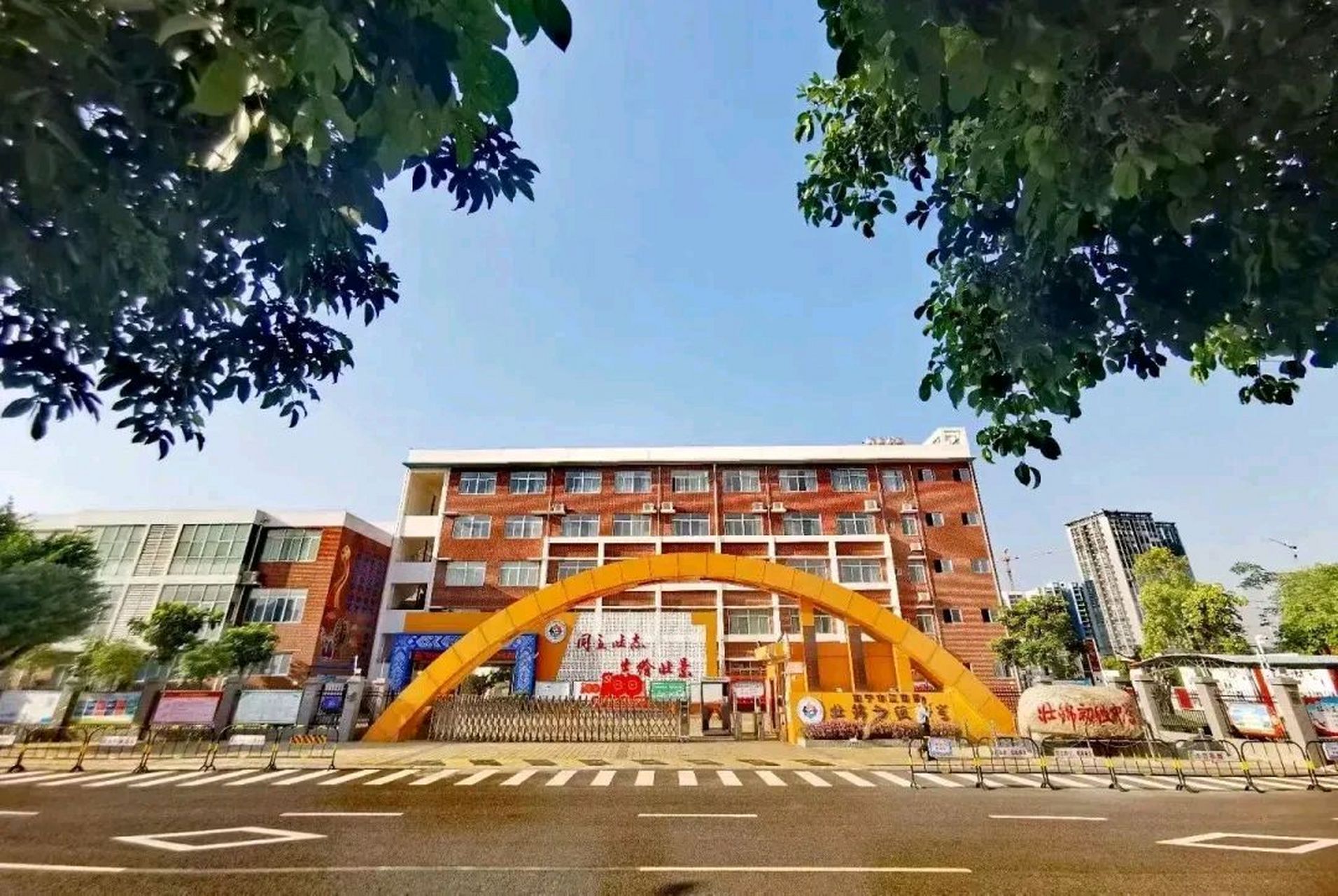 广西省南宁市江南区壮锦初级中学学生李陈奕的姑姑,我侄子在2023年5月