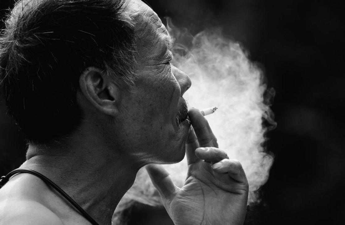 长期抽烟又坚持喝茶的人,最后身体都怎么样了?不妨来看看