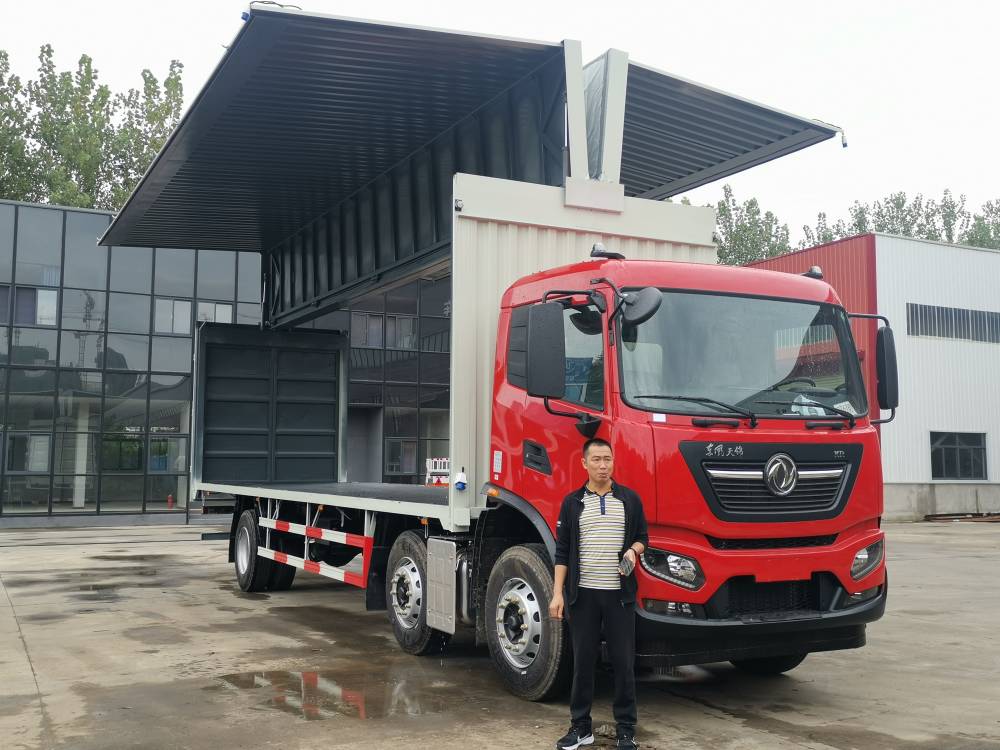 除了东风天龙9.6米展翼车外,东风天锦飞翼车也有9米8公告