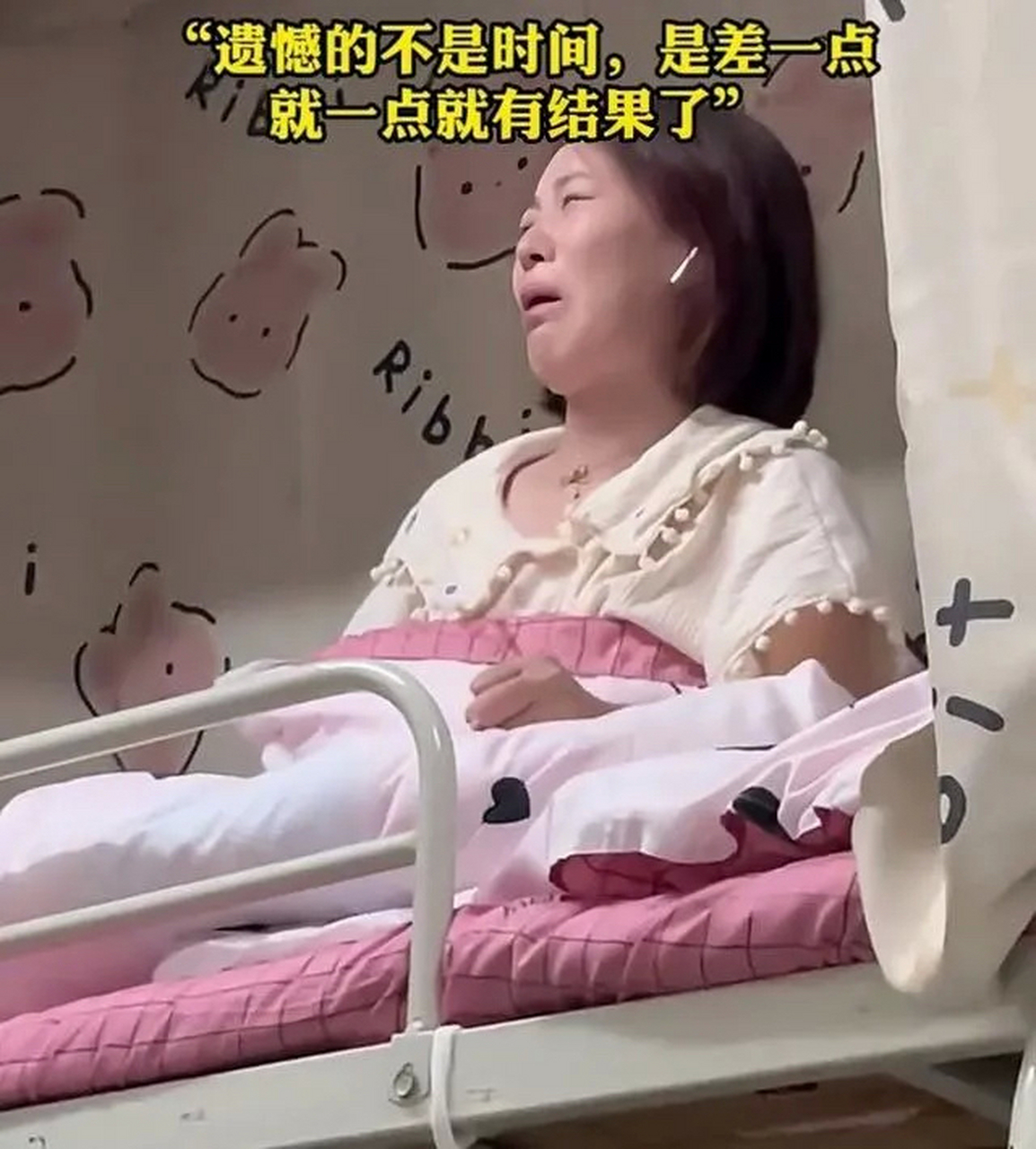 女大学生失恋后崩溃大哭,他追了我两年谈一个礼拜就分手.#奇闻趣事