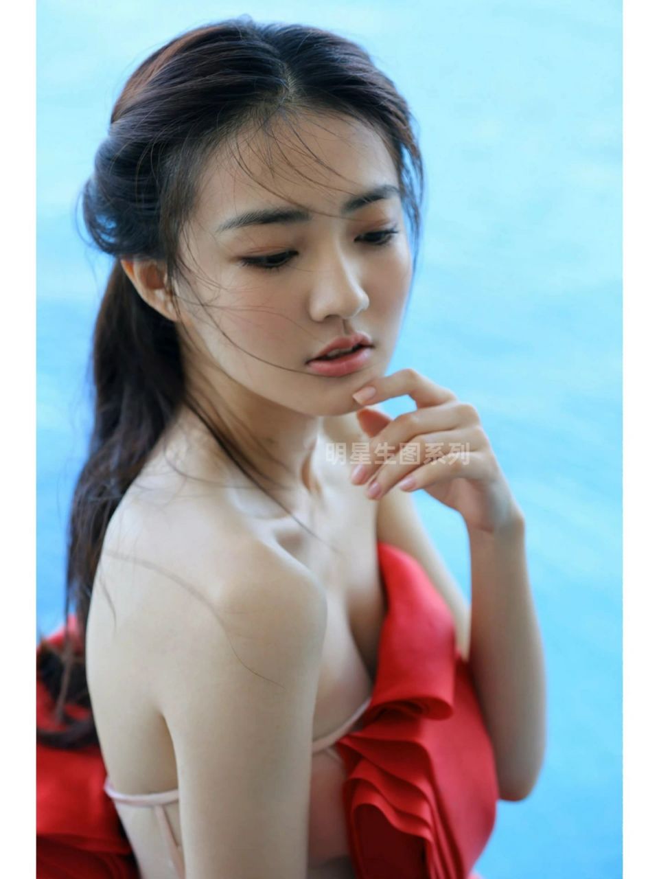 早期徐璐——徐璐身高166 28岁 身材前凸后翘  性感女神 出演古装剧