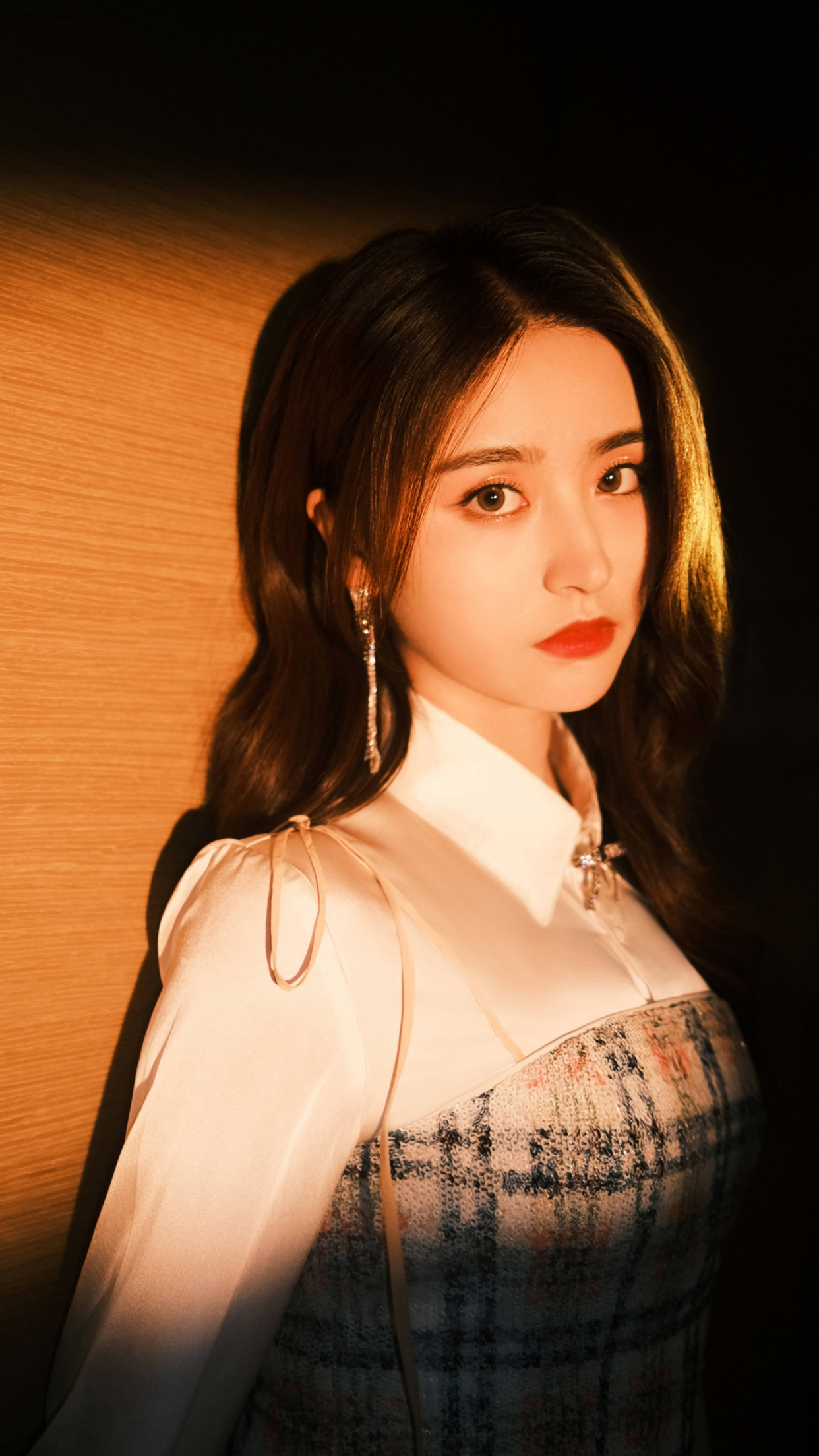 歌手金子涵,唱跳俱佳,身材高挑,长相甜美,来看美照