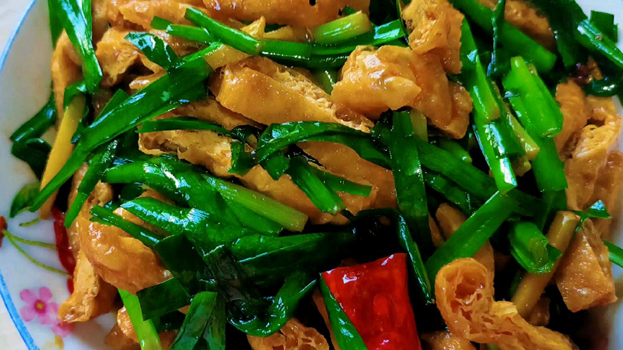 家常韭菜炒豆腐干,操作简单,味道不错,全家人都爱吃