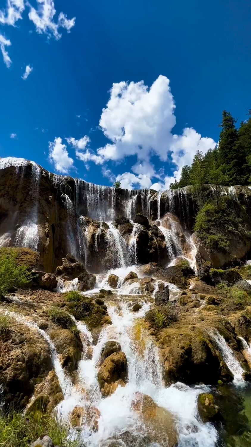 带你去看西游记拍摄的九寨沟珍珠滩瀑布,不知道这里你感觉怎么样啊?