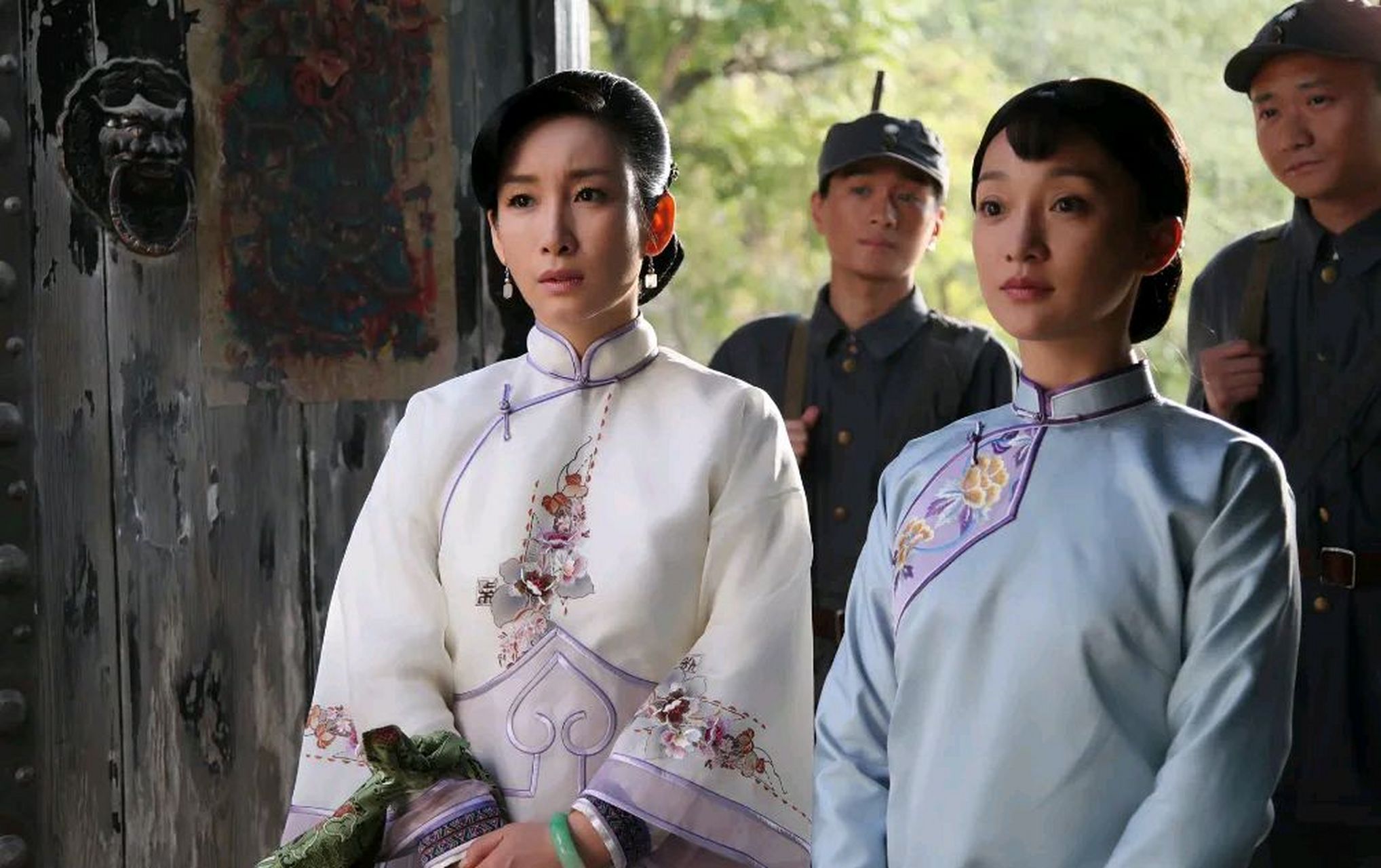 一次节目中,金星问秦海璐:"你觉得袁泉和周迅谁的演技好?