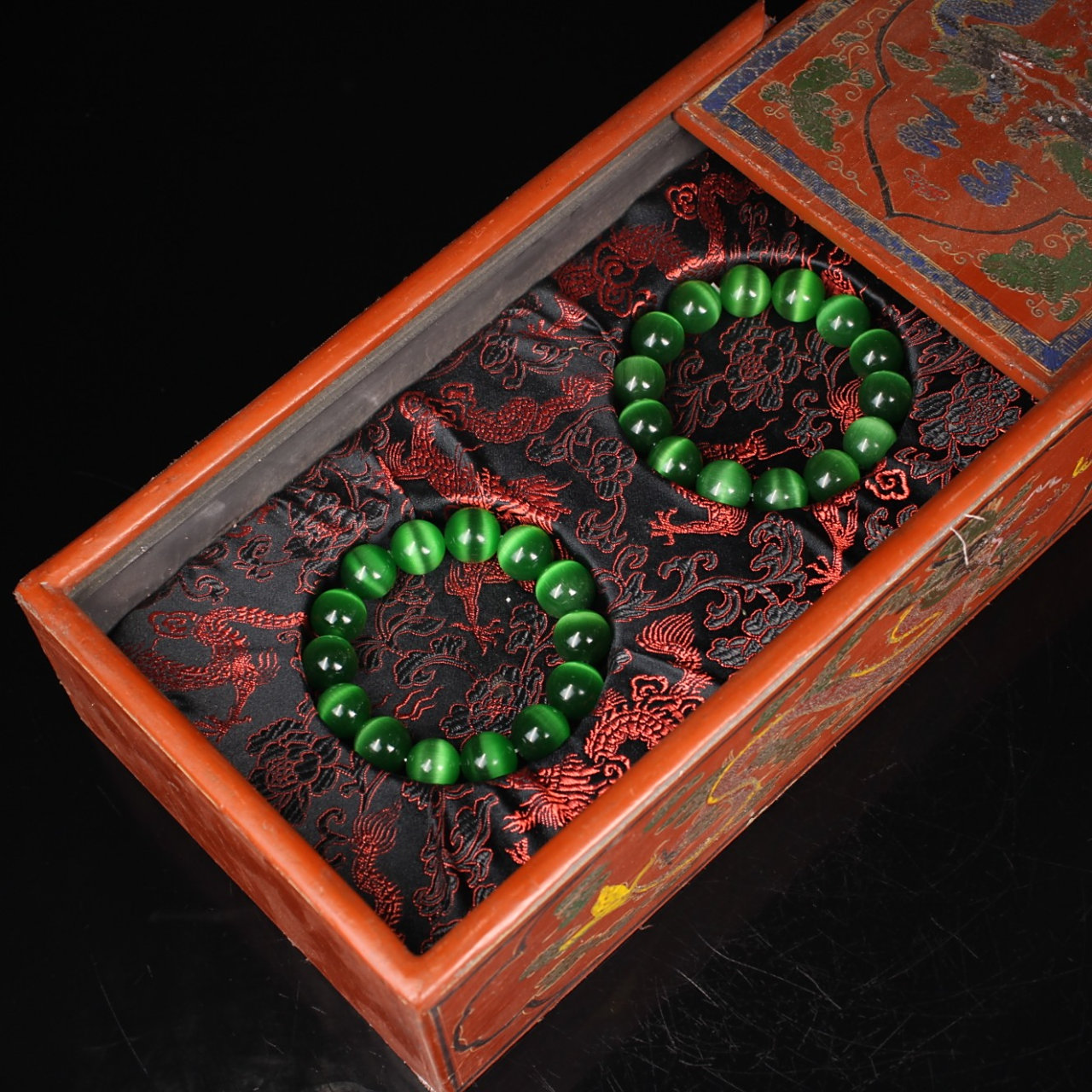 旧藏下乡收清代宫廷御藏极品罕见绿色猫眼石手链一对 品相保存完好