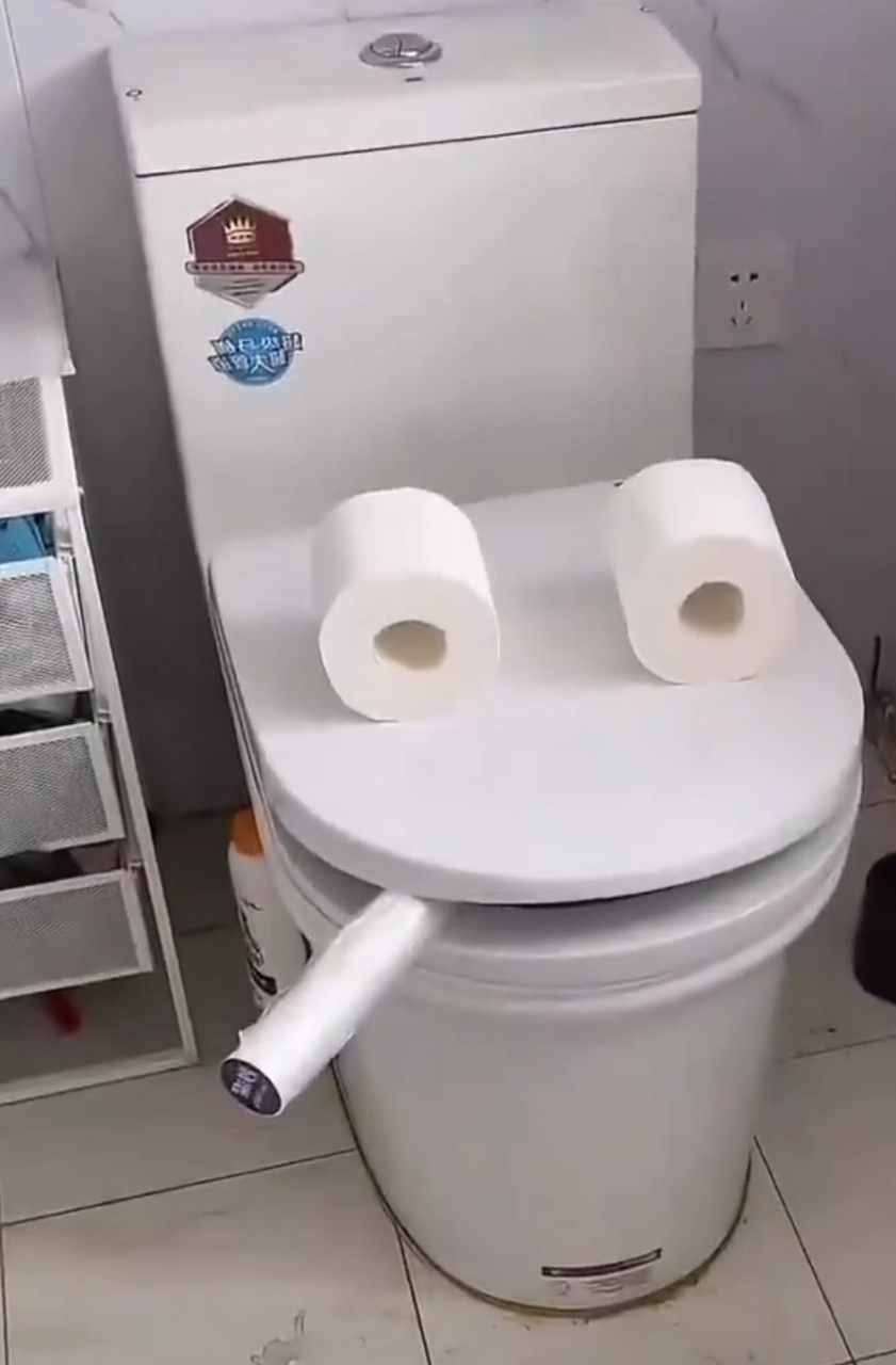 我家马桶在抽烟[苦笑]怎么办