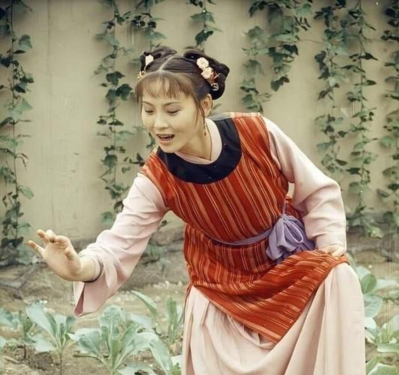 《红楼梦》里,莺儿和小红有交情.